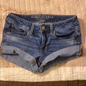 Hardly worn! GUC American eagle short shorts!